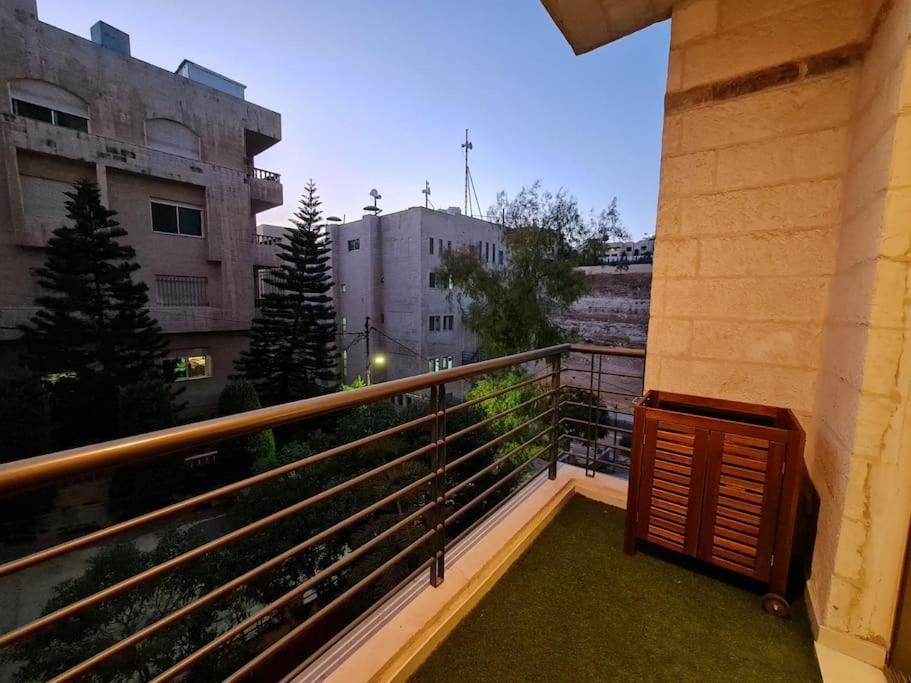 Modern Apt Near Dt, 2Br W/ Free Wi-Fi & Parking Daire Amman Dış mekan fotoğraf